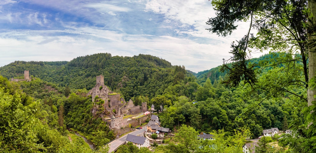 Auf dem Manderscheider Burgenpfad - ontronix - © ontronix / Adobe.com