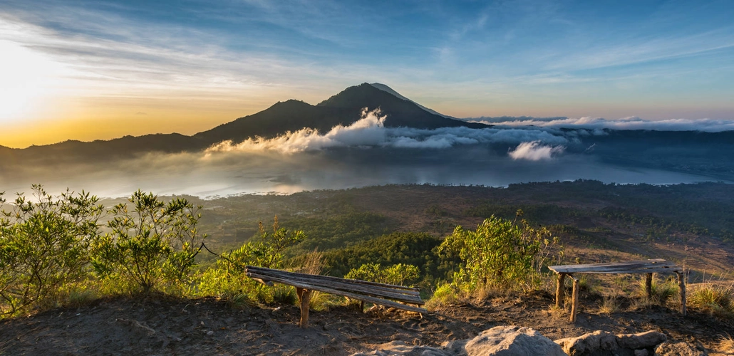 Blick vom Mount Batur zum Mount Agung - chrislhasl - chrislhasl /Adobe.com