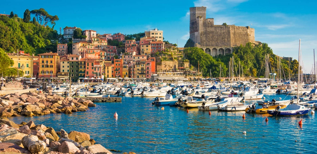 Blick auf den Hafen von Lerici - © Maresol / adobe.com