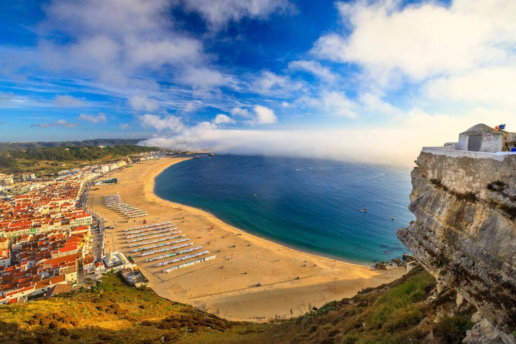 Blick auf den Strand von Nazaré - bennymarty - © bennymarty / adobe.com