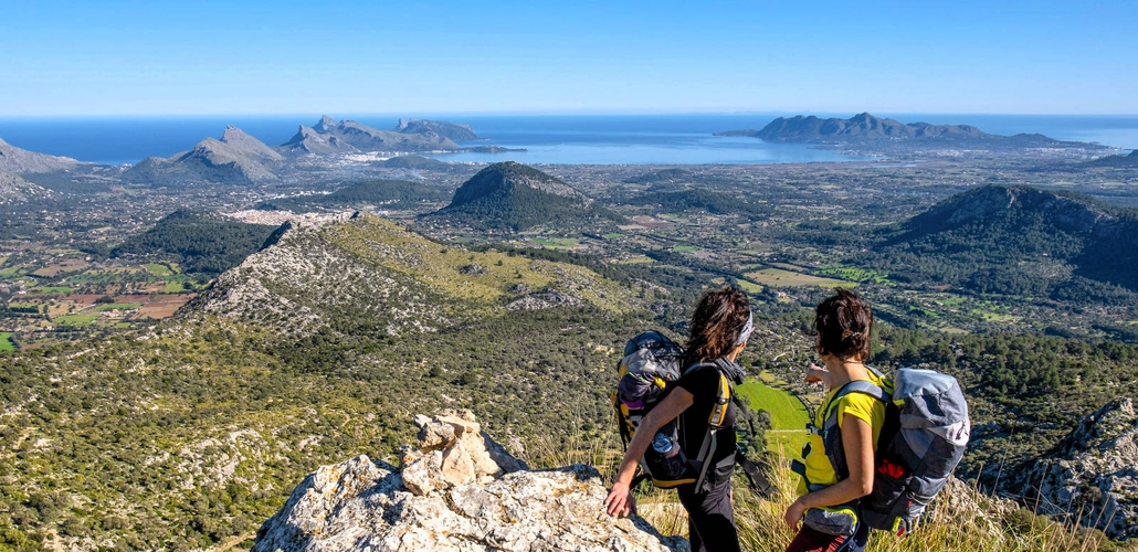Blick auf die Bucht von Alcúdia - Tolo - © Tolo / adobe.com