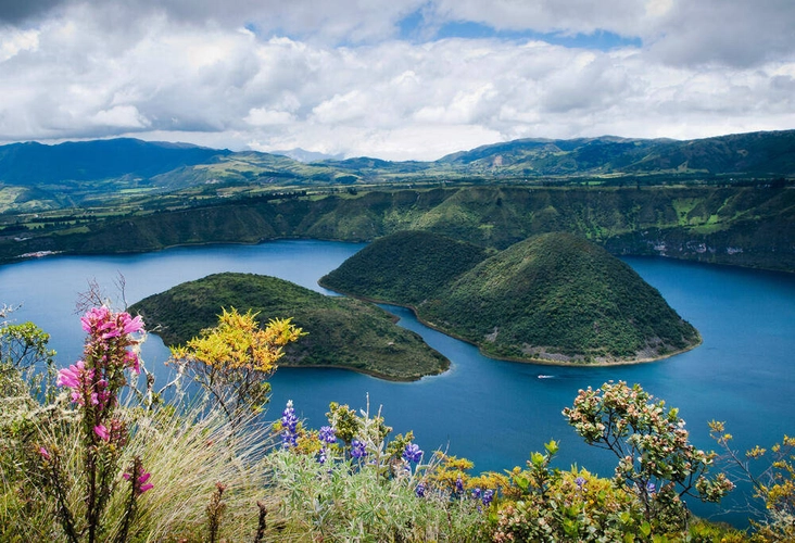 Blick auf die Cuicocha-Lagune - inigolaitxu - © inigolaitxu / Adobe.com