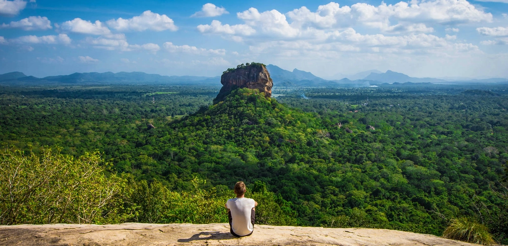 Blick auf die Felsenfestung Sigiriya - Kai - Kai /Adobe.com