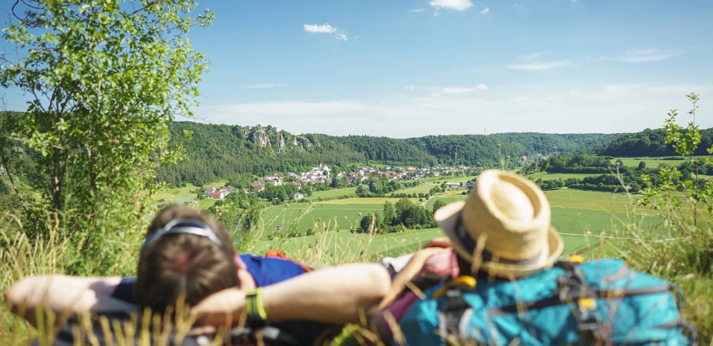 Erholung mit Blick auf Arnsberg - Naturpark Altmühltal - © Naturpark Altmühltal / www.naturpark-altmühltal.de