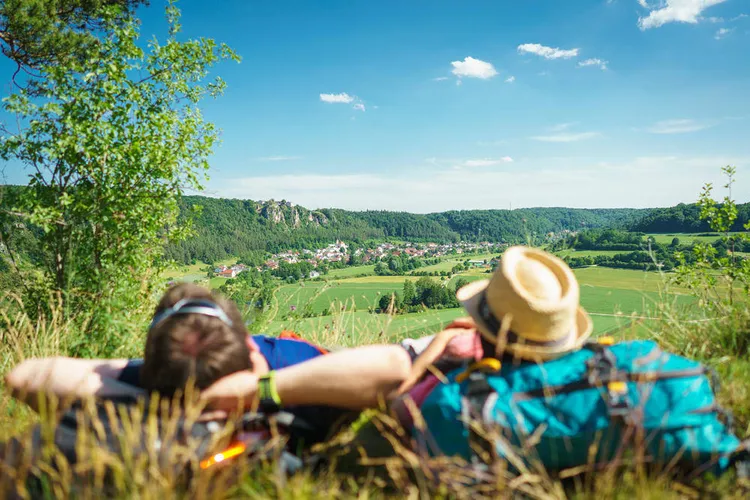 Erholung mit Blick auf Arnsberg - Naturpark Altmühltal - © Naturpark Altmühltal / www.naturpark-altmühltal.de