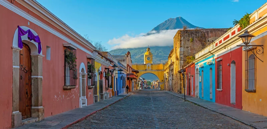 Hauptstraße in Antigua - SL-Photography - © SL-Photography / Adobe.com