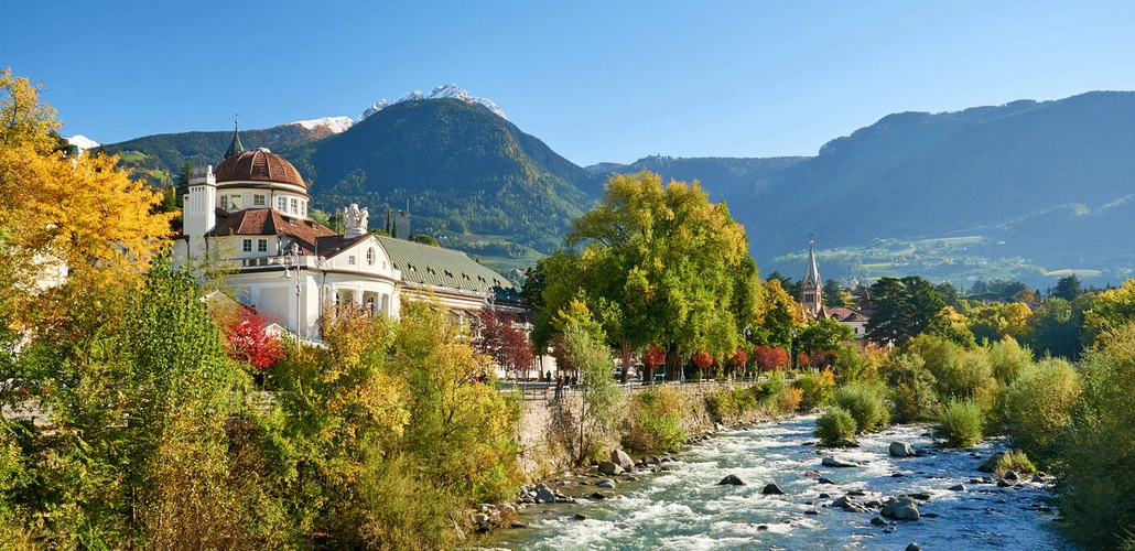 Promenade in Meran - Manuel Schönfeld - Manuel Schönfeld /Adobe.com