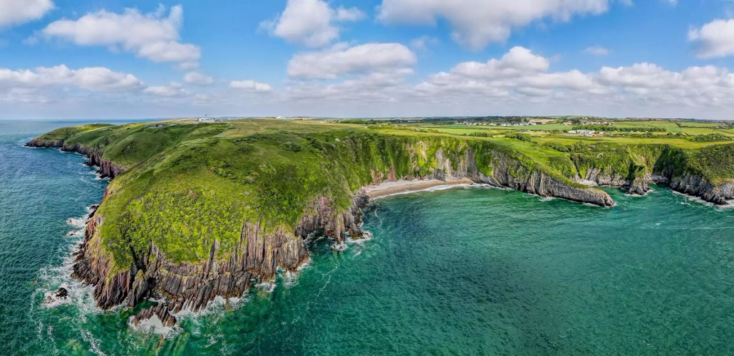Shrinkle Haven und Church doors - estivillml - © estivillml / Adobe.com
