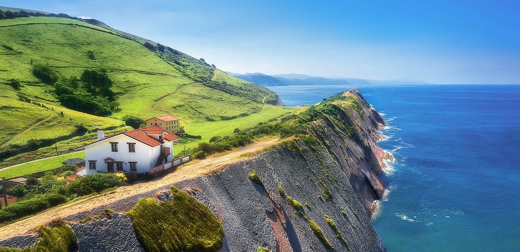 Steilküste bei Zumaia - mimadeo / Adobe.com - © mimadeo / Adobe.com