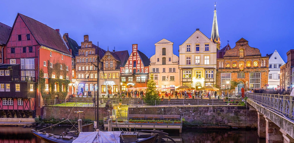 Stintmarkt am Abend im Winter - Carl-Jürgen Bautsch - © Carl-Jürgen Bautsch / Adobe.com