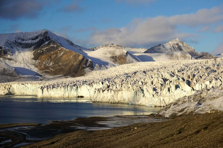 Esmarkgletscher in warmem Licht