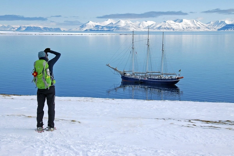 Schneeschuhwanderung im Frühjahr, Spitzbergen