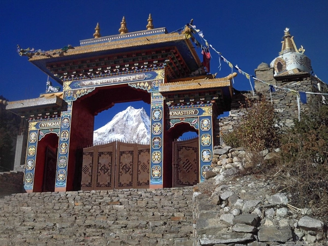 Klostertor mit Manaslu