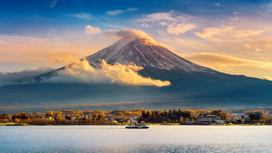 Mt. Fuji und Kawaguchiko-See bei Yamanachi