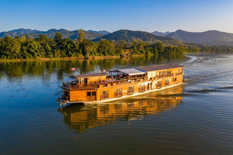 Die Mekong Sun bei Fahrt