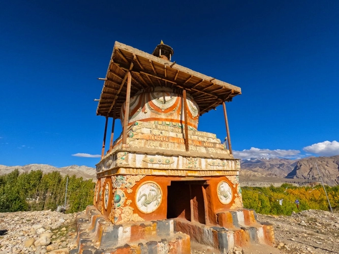Mustang LoManthang Stupa