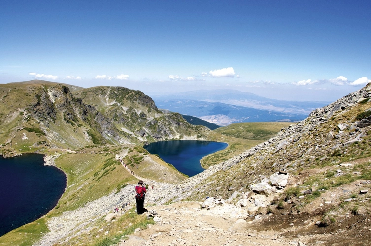 Wanderung zwischen Gipfeln und Bergseen