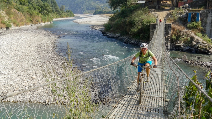 Nepal-MTB-Panorama-Hängebrücke