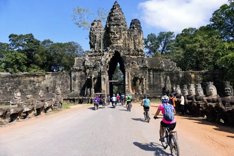 Radeln durch Angkor Wat