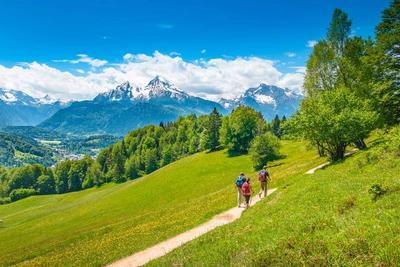 Wanderer vorm Watzmann-Panorama - auergraphics - © auergraphics / Adobe.com