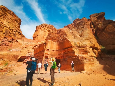 Wanderer in Petra - Surinder Ziefuß