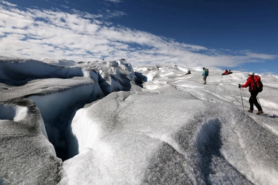 Wandergruppe auf einem Gletscher - Christiane Flechtner