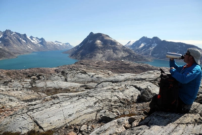 Wanderpause mit Blick auf den Sermilik-Fjord - Christiane Flechtner