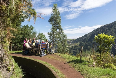 Wanderrast mit Ausblick an den Levadas - Klaus Hoffmann