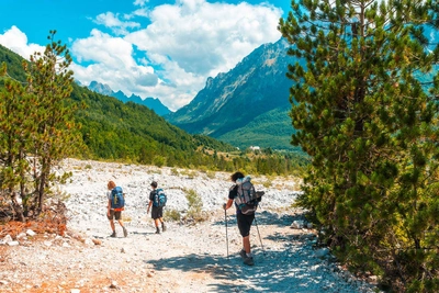 Wanderung im Valbona Tal - unai - © unai / Adobe.com