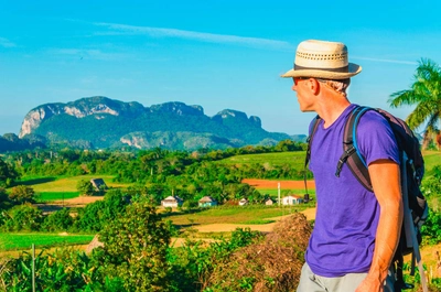 Wanderung im Viñales-Tal - A.Jedynak / Adobe.com - © A.Jedynak / Adobe.com