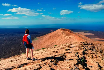 Wanderung im Timanfaya-Nationalpark - Kevin Eaves / Adobe.com - © Kevin Eaves / Adobe.com