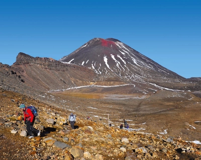 Wanderung im Tongariro-NP - Darek Wylezol