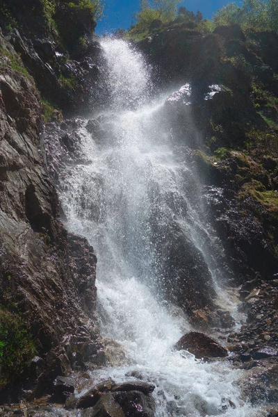 Wasserfall auf dem Weg zum Lac d'Oô - Bettina Forst