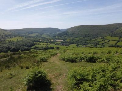 Auf dem Offa's Dyke Path - - © Hawlfraint y Goron / © Crown copyright (2025) Cymru Wales