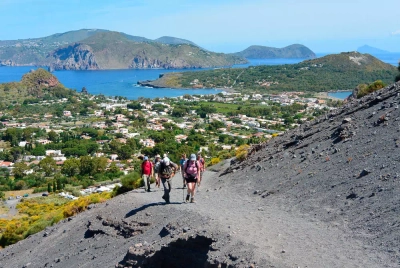 Aufstieg auf Vulcano - Nicole Kuhn
