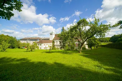 Außenansicht Kloster St. Josef - Jean-Pierre Gillardin, Sales und Marketing