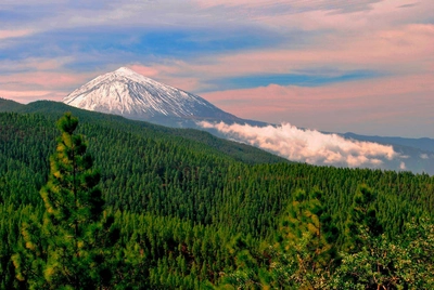 Blick auf den schneebedeckten Teide - DAVID / Adobe.com - © DAVID / Adobe.com