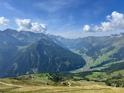 Blick auf die Hintertuxer Alpen - Miriam Zakaria