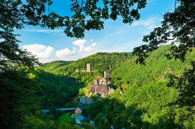 Blick auf die Manderscheider Burgen - Dominik Ketz - © Rheinland-Pfalz Tourismus GmbH