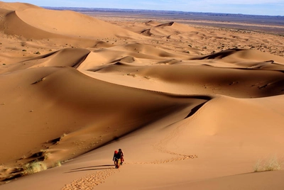 Dünenbesteigung im Erg Chebbi - Oliver Roser