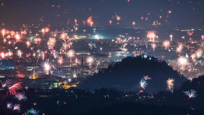 Feuerwerk über Graz - Michael PrieschWirestock - © Michael PrieschWirestock / adobe.com