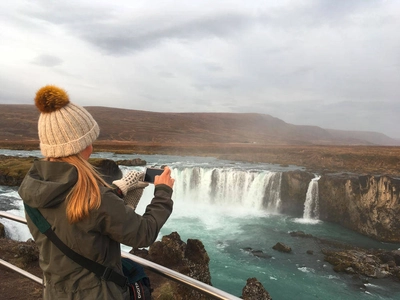 Fotostopp am sagenumwobenen Godafoss - Marei Groh