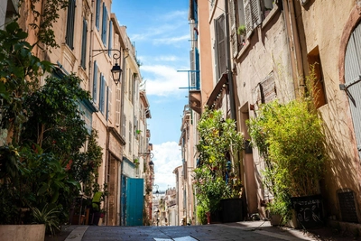 Gasse in Marseille - Andrei Koscina / Unsplash