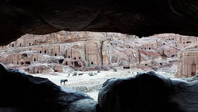 Geheimer Blick auf Petra - Miguel Acenero Angel