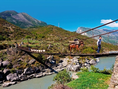 Hängebrücke auf dem Weg nach Korça - M. Schecke, Vienenburg