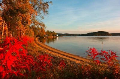 Herbstlicher Inari-See - luca manieri - © luca manieri / adobe.com