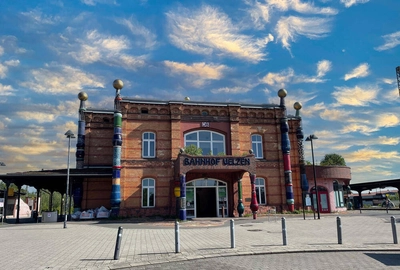 Hundertwasserbahnhof in Uelzen - Stockholm Syndrome - © Stockholm Syndrome/ adobe.com