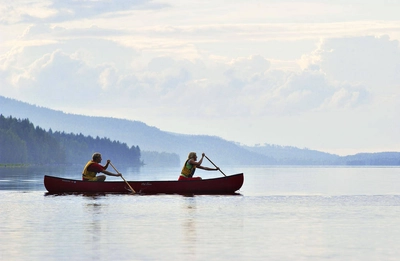 Kanufahrt auf dem Pielinen-See im Koli Nationalpark - Visit Finland - © Visit Finland