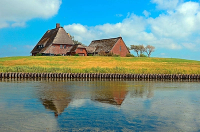 Kirchwarft Hallig Hooge - Inge Knol - © Inge Knol / adobestock.com