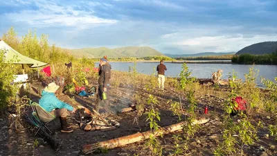 Lagerfeueridylle am Yukon River - Raphaela Fritsch